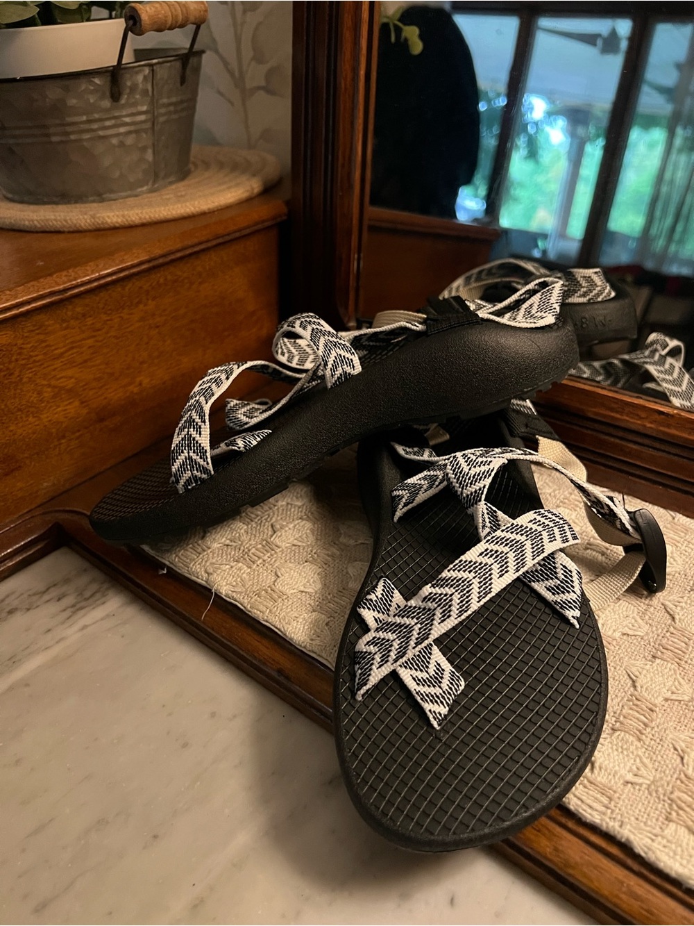 CHACO Classic Z/2 Adjustable Strap Outdoor Hiking Sandals‎ Black White Women's 8